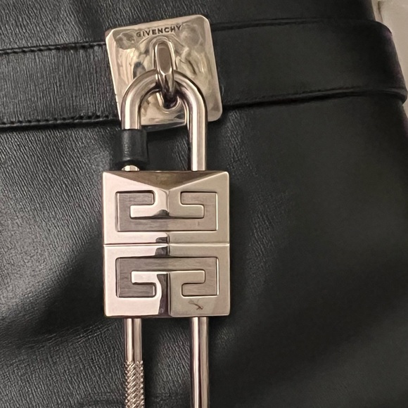 Givenchy Shark Lock ankle boots in leather - Picture 6 of 12